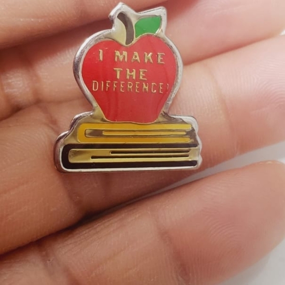 4/20 Apple I Make The Difference Vintage Pin. 🌴 - Picture 4 of 6